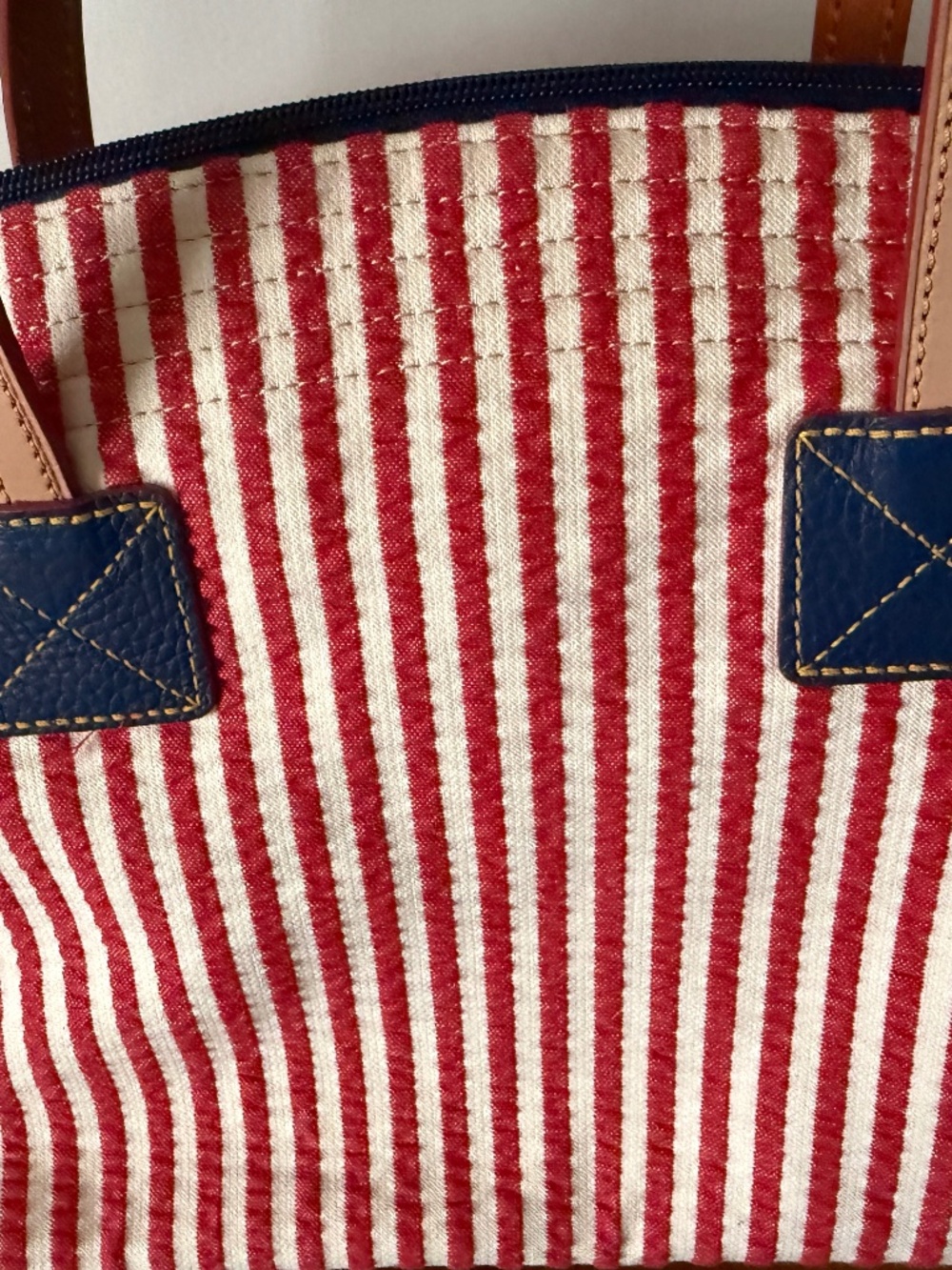 LN Dooney and Bourke Red and White stripe purse with Navy accents. - Picture 3 of 7